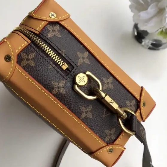 BOX LOUIS VUITTON 0702